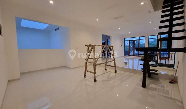 ruang keluarga rumah bagus di komplek pertamina