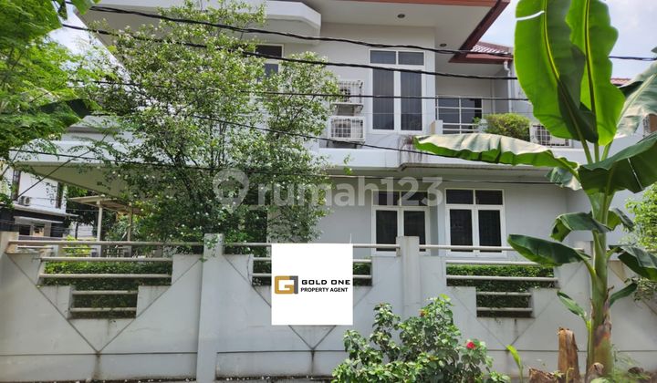 Rumah Hook di Pondok Indah Jakarta Selatan Dekat Mall Pim 2