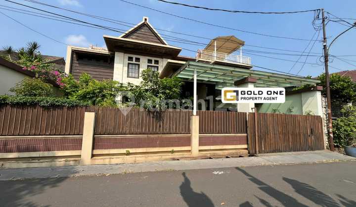 Rumah Mewah Swimming Pool di Veteran Jl Kesehatan Jakarta Selatan Rumah Mewah Swimming Pool di Veteran Jl Kesehatan Jakarta Selatan