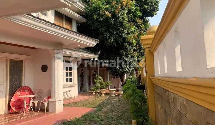 Luxury House in Bangka Kemang, South Jakarta, Land Area 668 Square Meters 2