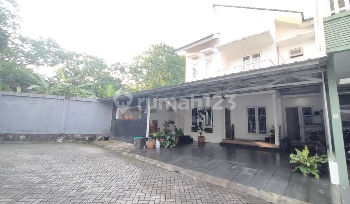 tampak depan rumah di cluster bintaro hill