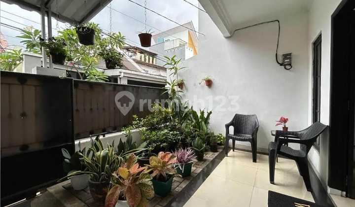 Rumah 2 Lantai Di Tebet Barat Dalam Dekat Stasiun Tebet 2