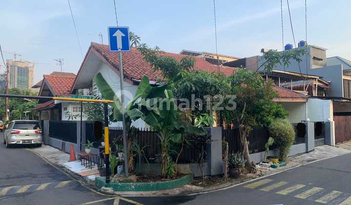 Rumah Bagus SHM Kebayoran Baru, Jakarta Selatan