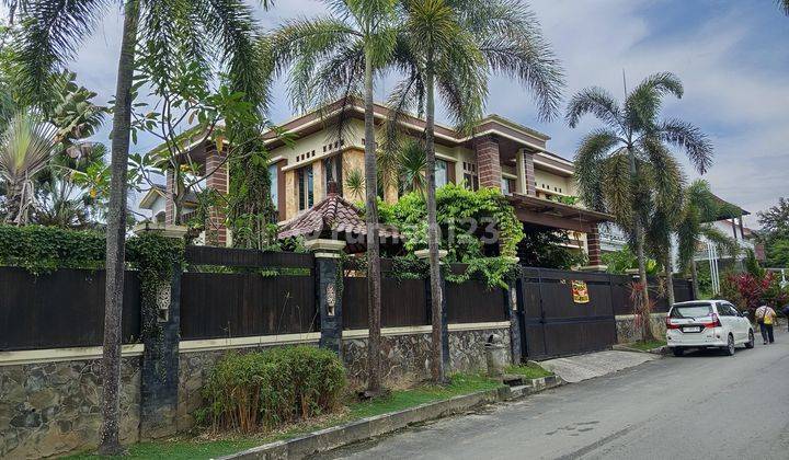 Rumah Mewah Di Pinggir Jalan Perumahan Bagus 1