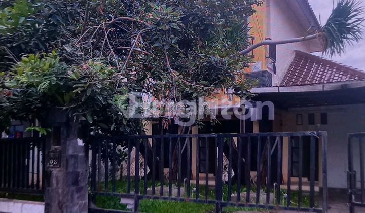 Jual Rumah 2 Lantai Butuh Renovasi 1