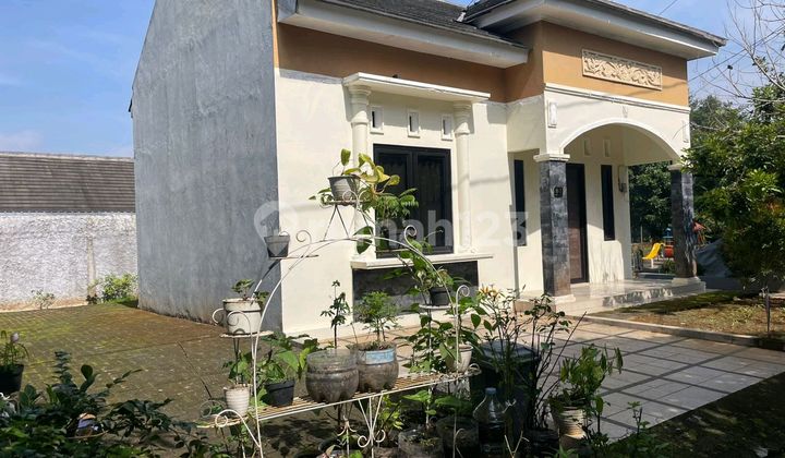 The house is located in a hook position in Gunungpati with a slow living concept. 1