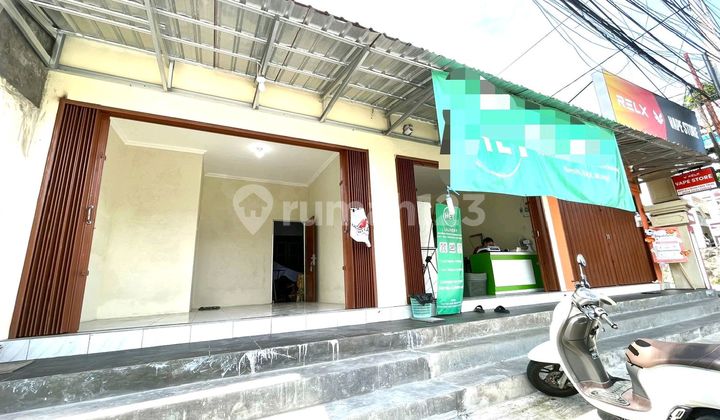 Shop House Located on a Busy Street in Tembalang, Semarang 1