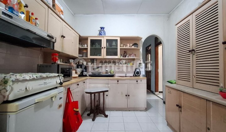 Harga Heboh..Menarik, Rumah Diantara 2 Jalan, Suasana Ademdi Semarang Atas yang Terletak Diantara 2 Jalan 1