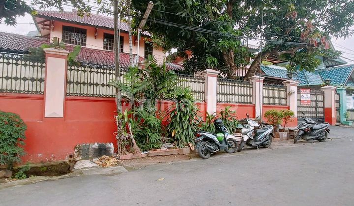 Rumah Besar Terawat, Siap Huni Di Daerah Elit Jakarta Barat