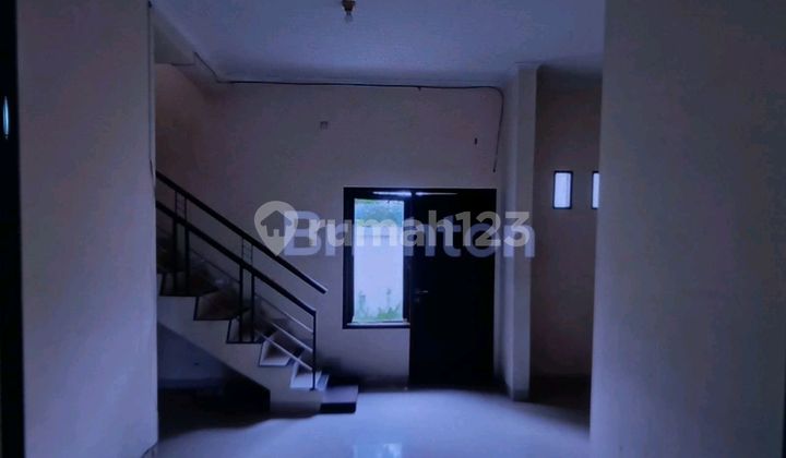 Jual Rumah 2 Lantai Butuh Renovasi 2