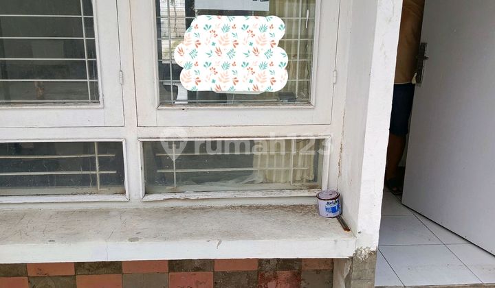 Best Investment, Prestigious Residence on a Busy Street with Potential for Various Businesses. 1