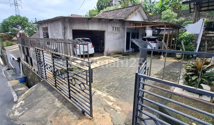 Rumah di Semarang Atas yang Terletak Diantara 2 Jalan, Suasana Adem 1
