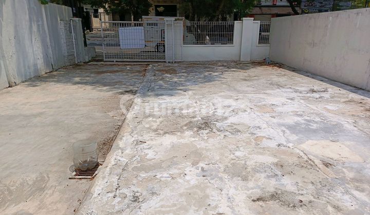 Best Investment, Prestigious Residence on a Busy Street with Potential for Various Businesses. 2