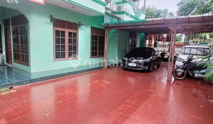 House in West Jakarta in an Elite, Scenic Area, Flood-Free, Ready to Occupy for a Large Family. 2