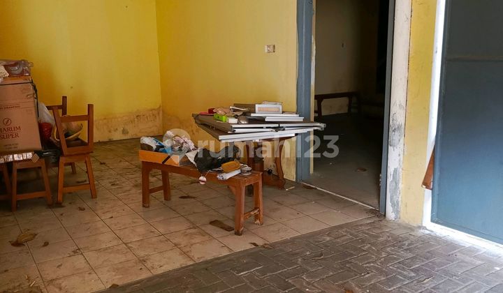 A Spacious Commercial House in the Center of Semarang City A Spacious Commercial House in the Center of Semarang City