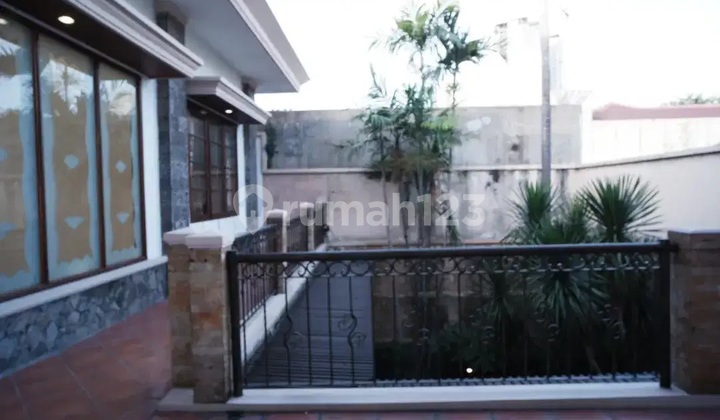 Margorejo One Gate System Luxury House, Front Block Row Wide Road 2