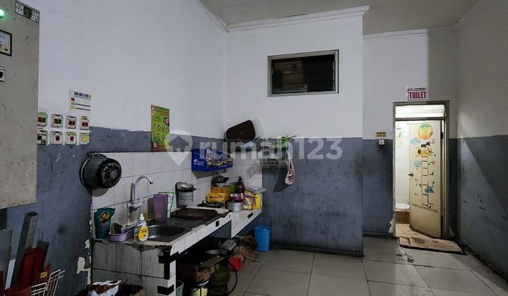 Commercial Building on Raya Mastrip, Leased Condition Suitable for Passive Income 2