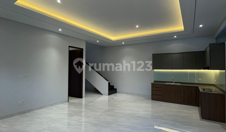 Modern Minimalist Manyar East Surabaya House, Near MERR Access 2