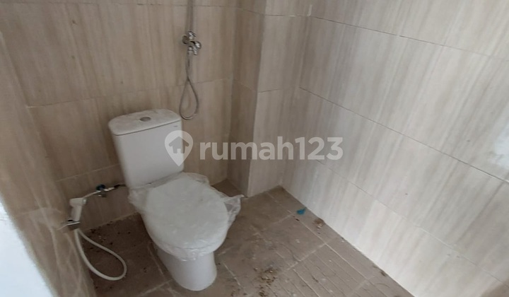 Nginden 3-Story Shophouse Suitable for All Businesses, Densely Populated Area Strategic Location