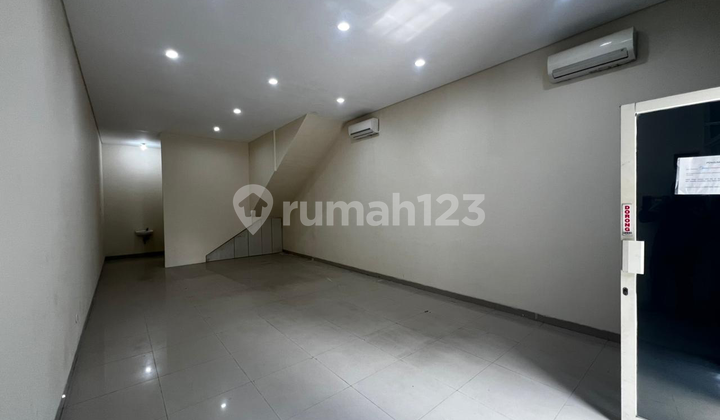 Dijual Ruko Rungkut Asri Tengah 3 Lantai Kondisi Bagus Terawat Siap Pakai, Cocok untuk Usaha Maupun Kantor