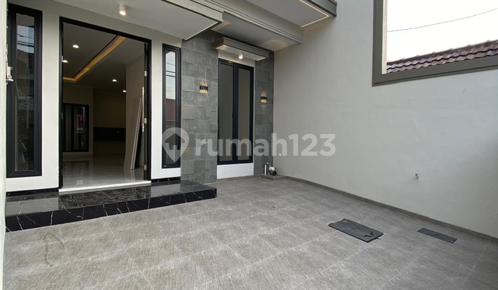 Rumah Modern Minimalis Baru Gress, di Perumahan Nginden Intan 2