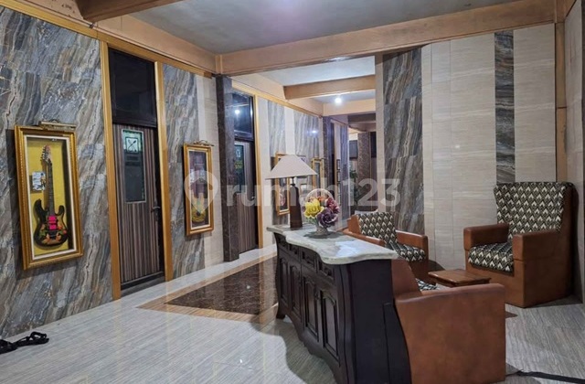 For Sale: 4.5-Story Commercial Building on Manyar Main Road, Ideal for Business 2