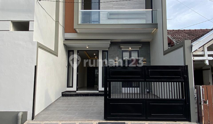 Rumah Modern Minimalis Baru Gress, di Perumahan Nginden Intan 1