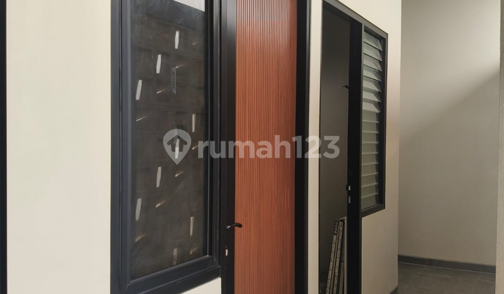 Dijual Rumah Baru Gress Manyar Kertoarjo, Lebar rumah 8, Bagus 2