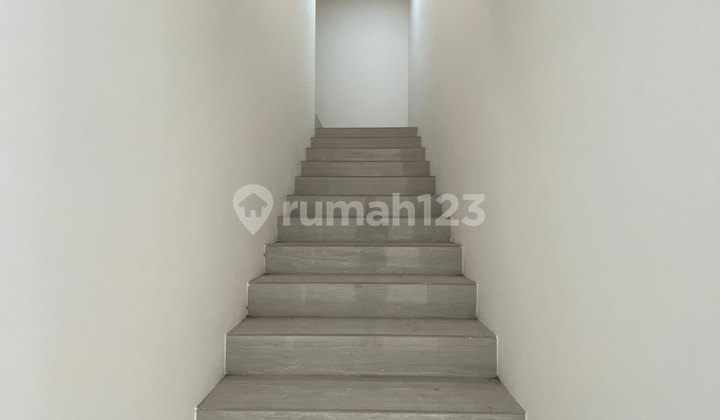 Rumah Palem Selatan, Pondok Chandra Indah, American Modern Baru Gress 3 Lantai 2