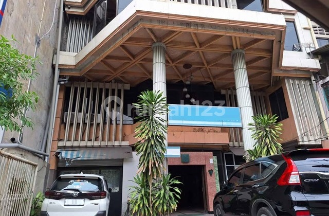 For Sale: 4.5-Story Commercial Building on Manyar Main Road, Ideal for Business 1