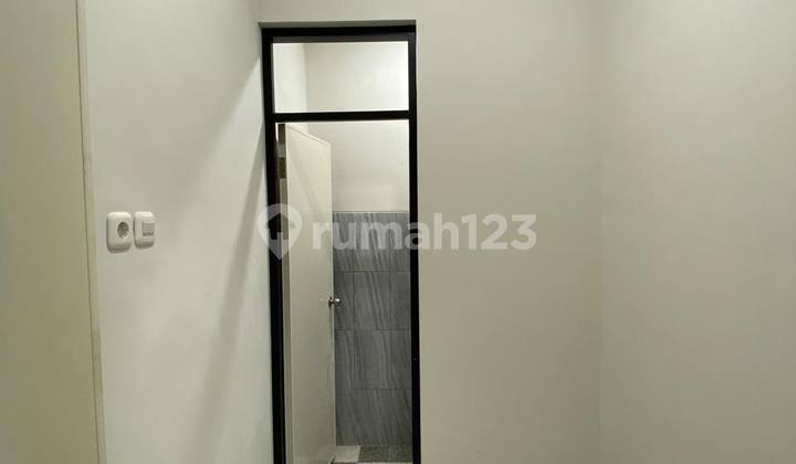 Rumah Modern Minimalis Baru Gress, di Perumahan Nginden Intan 2