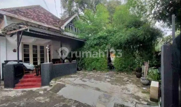 Strategic Commercial House in the City Center at Taman Bungkul Suitable for Commercial Use 2