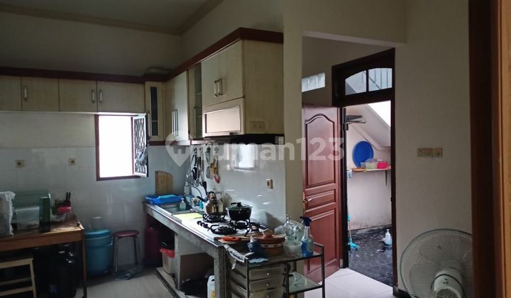 Two-Story House in Kenjeran, Zero Lot on Main Road, Fully Furnished, Suitable for Business, Near Suramadu Bridge. 2