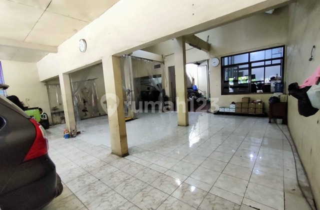 Suitable for Showrooms, Depots or Other Businesses, Busy Street Suitable for Showrooms, Depots or Other Businesses, Busy Street