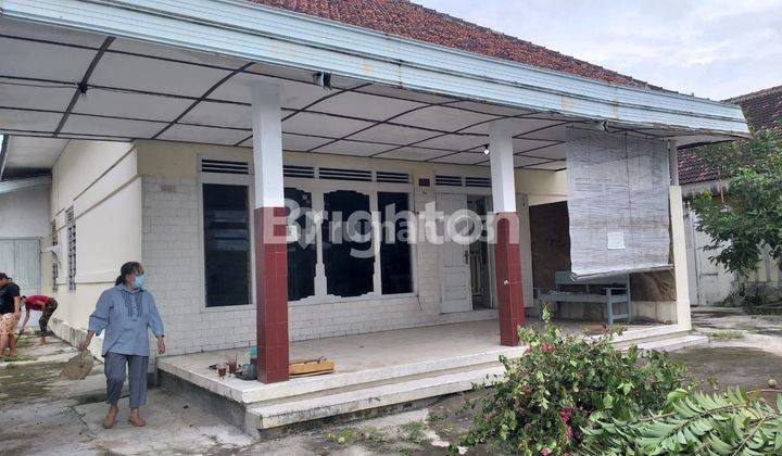 RUMAH KLASIK LUAS NYAMAN COCOK UNTUK USAHA DEKAT BUNDERAN KARTASURA / SMAN 1 KTS 1