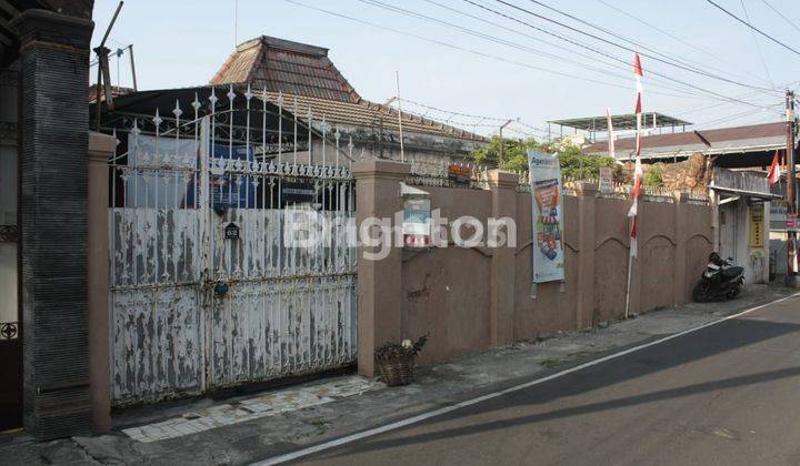 RUMAH ANTIK RANGKA JATI KALIMANTAN ADA KOS AKTIF DAN KIOS LOKASI BAGUS DKT SINGOSAREN PSR KEMBANG 1