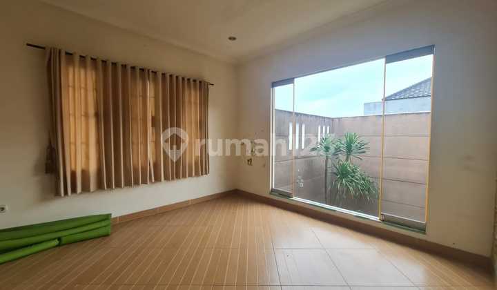 Dijual Rumah Besar Jarang Ada Rumah di Singgasana Bandung