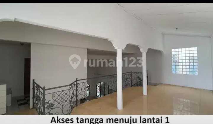 For Rent Large 3-Story House Prime Location on Caringin Street For Rent Large 3-Story House Prime Location on Caringin Street