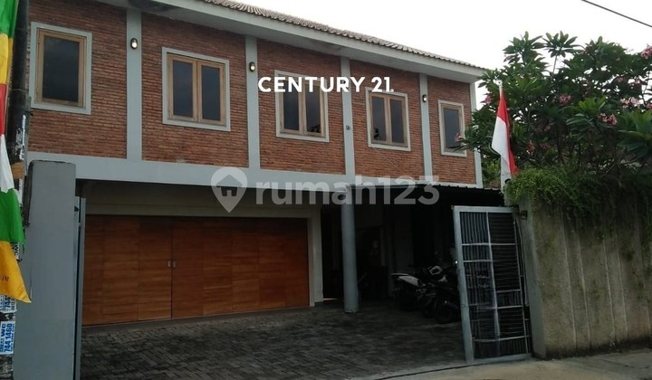 Rumah Mewah dengan Swimming Pool di Ciputat Sf 17273