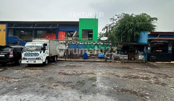 Land for Sale with Business Permit Next to Market in Jatinegara