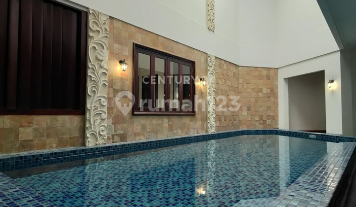 Disewa Rumah Mewah Taman Luas Dalam Komplek Dekat ke Senayan