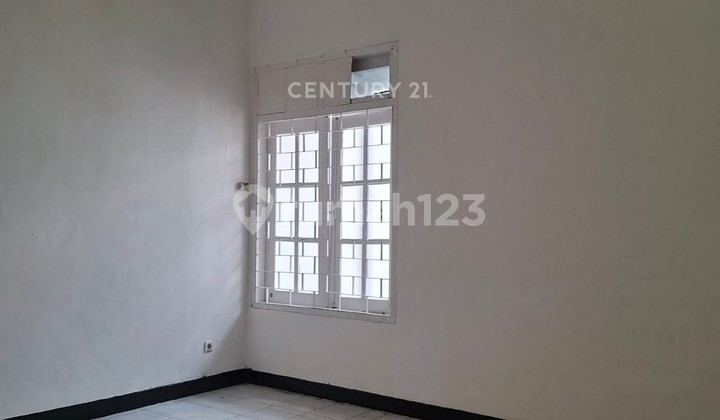 Disewakan Rumah Siap Huni Depan Taman Lokasi Strategis 2