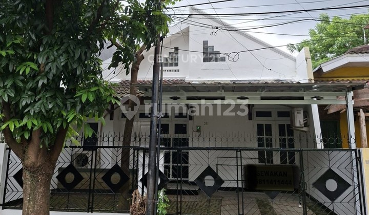Disewakan Rumah Siap Huni Depan Taman Lokasi Strategis