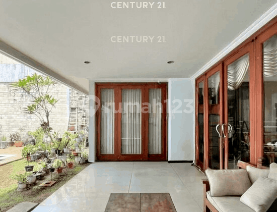 For Sale House in Radio Dalam South Jakarta With Swimming Pool
