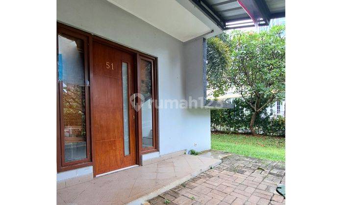 Rumah Dijual Cepat Emerald Town House, Hoek, 2 Lantai, Shm, Semi Furnished 2