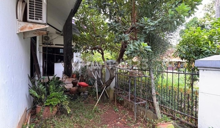 Dijual Rumah Hook Depan Taman di Bukit Pamulang Indah Tangsel