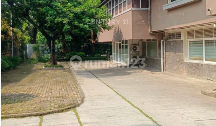 Dijual Rumah untuk Usaha Lokasi Strategis di Daerah Dharmawangsa