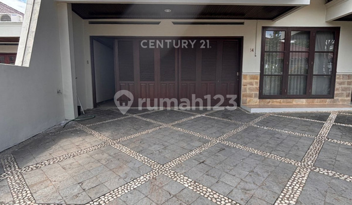 Luxury House with Swimming Pool Near MRT Gandaria Selatan 2