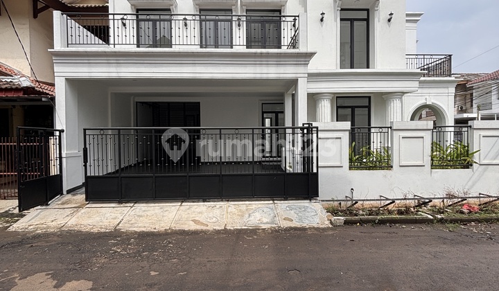 Luxurious American Classic House in Mertilang Bintaro 9 – Freehold Title, Pool, Price 5.6M Negotiable