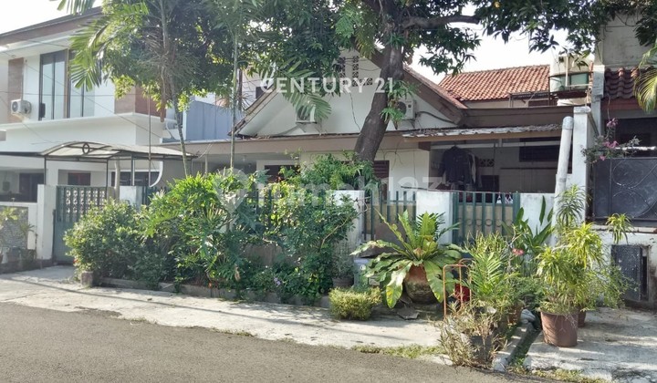 Dijual Rumah Lama Terawat Lokasi Nyaman dan Premium di Kby Baru
